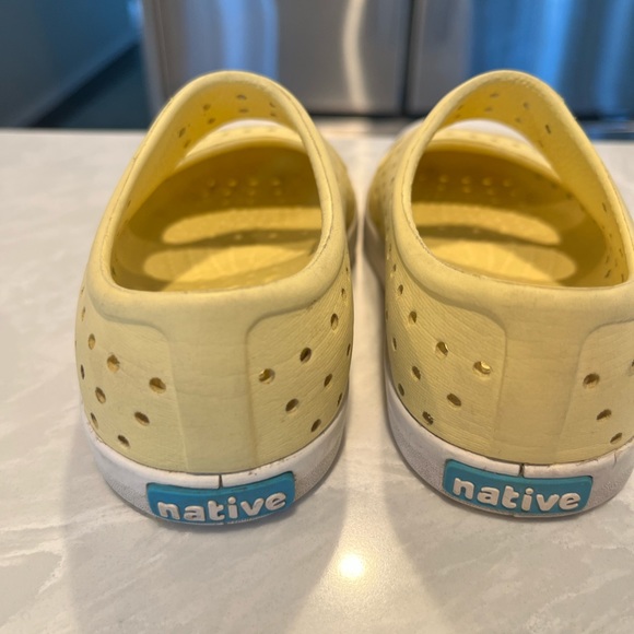 Native Shoes - Picture 2 of 4